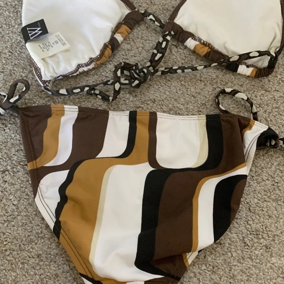 Swimsuit Top and Bottom - Picture 6 of 7